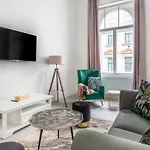 Lh Gallery Apartments