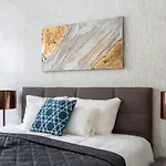 Lh Gallery Apartments