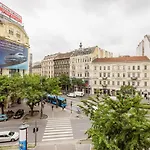 Elegant Apartment In Super Central Location