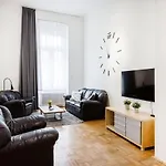 Elegant Apartment In Super Central Location