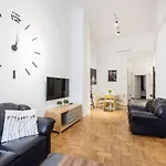 Elegant Apartment In Super Central Location