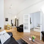 Elegant Apartment In Super Central Location