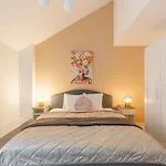 Unique Central 3 Floor Home With 4Bdrm, 3Bthrm