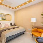 Unique Central 3 Floor Home With 4Bdrm, 3Bthrm