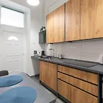 Sz63 Szondi Apartment