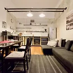 Budget Apartment By Hi5 - Mozsar