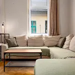 Apartment With Free Parking