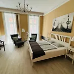 Academy Home - Elegant Place Next To The Parliament