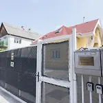 Hi-Bp Garden City Batsanyi Apartment 3 Rooms, Apartment Upstairs Near The City Train With Free Parking