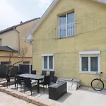 Hi-Bp Garden City Batsanyi Apartment 3 Rooms, Apartment Upstairs Near The City Train With Free Parking
