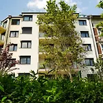 Matyas Corner Green Square Studio Apartments III