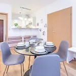 Comfortable Central City Stay
