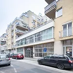 Comfortable Central City Stay