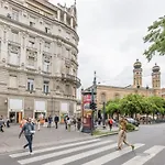 Elegant Apartment In Super Central Location
