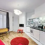 Julie\'S Flat