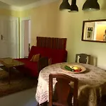 Vintage Studio Apartment, Garden And Free Parking