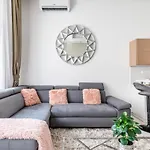 Luxury Apartment With Free Garage And Balcony In The Center