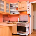 Stylish Flat W Balcony Next To The Castle & Metro
