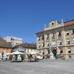 Stylish Historic Flat For 4 In Heart Of Oldbuda