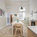 Atmos Glare Apartment