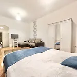 Maison De Fashion Mini