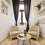 Standard Apartment By Hi5- Podmaniczky Street