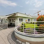Penthouse Deluxe Apartment - Free Parking, Roof Garden