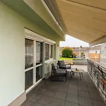 Penthouse Deluxe Apartment - Free Parking, Roof Garden