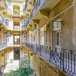 Luxurious Cozy 1Br Apt - 2Min Walk To Gozsduyard!