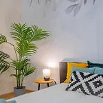 Luxurious Cozy 1Br Apt - 2Min Walk To Gozsduyard!