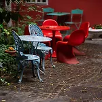Vintage Garden Apartment With Balcony