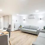 Cityscape Budget Apartments Doubledecker B