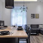 Alder Bridge Apartment
