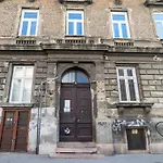Cityscape Budget Apartments Mosonyi