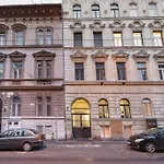Cityscape Budget Apartments Garay