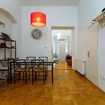 Cityscape Budget Apartments Museum