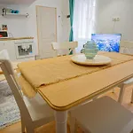 Boutique Apartment In Akacfa Street