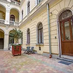 Boutique Apartment In Akacfa Street