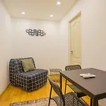 Cute Gallery Flat In Dob Str, Mars