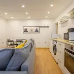 2 Bedroom Flat In The Dob Street, Venus