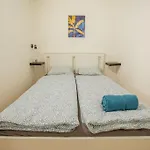 2 Bedroom Flat In The Dob Street, Venus