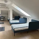 Devenyi Stay One Stop Nyugati Train Station