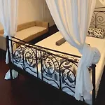 Purple Romantic Apartman