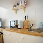 Two Bedroom Gallery Flat In The Akacfa Str.