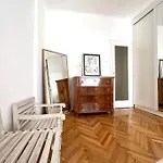Good Ambiance, Arty Apartment Center