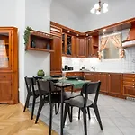 Emerald Suite At Budapest