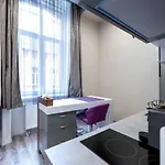 Elizabeth 44 Boulevard Apartment