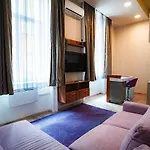 Elizabeth 44 Boulevard Apartment