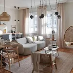 Scandinavian Art 3-Bdr Apartment