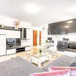 Modern Apartment With Free Garage And Balcony In The Downtown